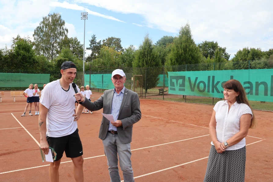 Niklas Schell gewinnt die 4. TC HANDORF OPEN Niklas Schell gewinnt die 4. TC HANDORF OPEN